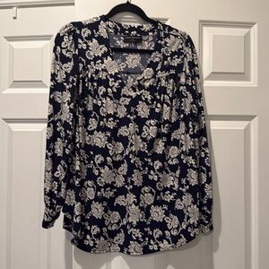 Long sleeved V-neck top